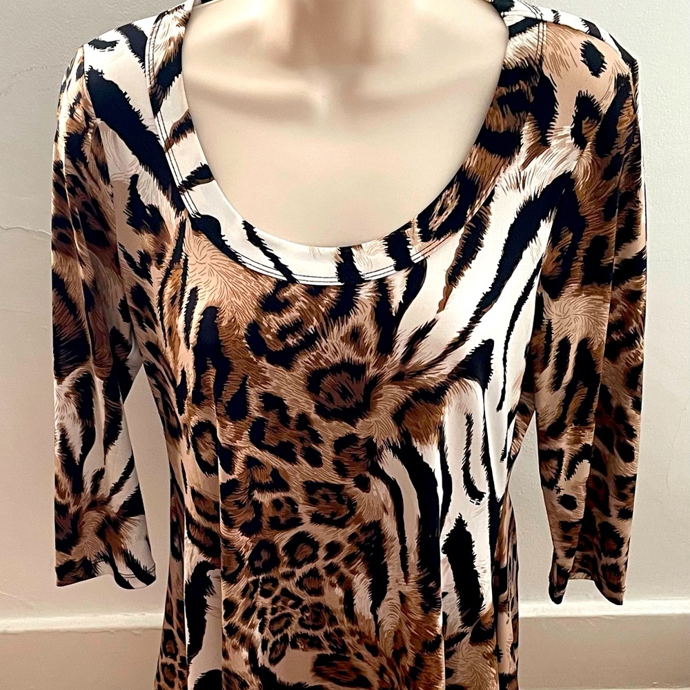 Chaus New York animal print leopard round neck asymmetric hem blouse, size S